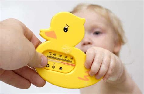Look for how often the temperature updates, and if the thermometer will automatically shut off when not in use. What's the Best Baby Bath Thermometer? - yourcub.com