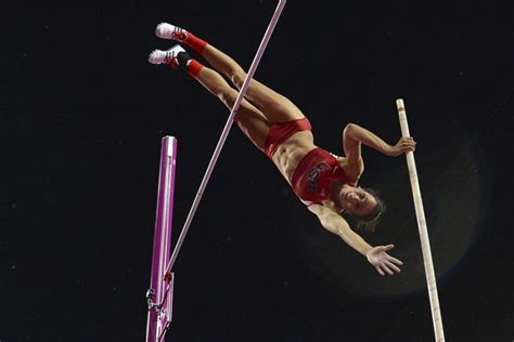 Finale perche m (renaud lavillenie avec 5,85 m). saut a la perche (With images) | Pole vault, Jennifer suhr ...