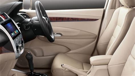 All new soft interior only for hybrid variant. 2020 Honda City Price in Pakistan with New Front Grill