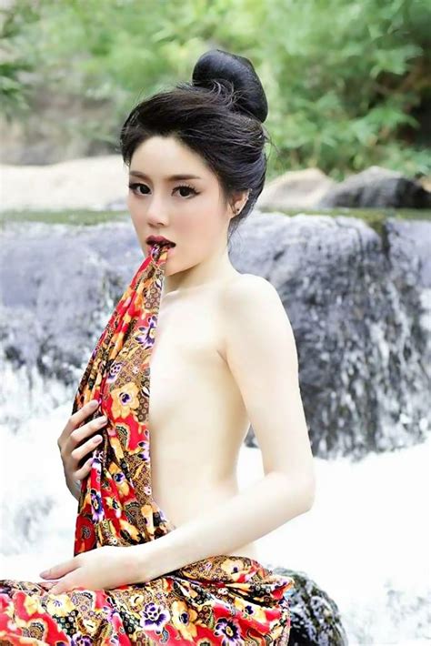 Maybe you would like to learn more about one of these? Galeri Foto Model Seksi Pakai Kemben 10 - Minami