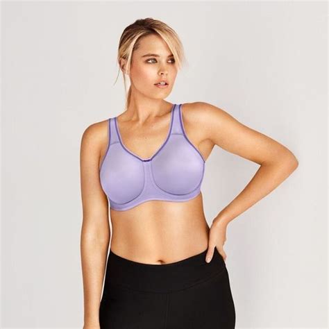 The Best Sports Bras for Boobs That Are Larger Than D-Cup ...