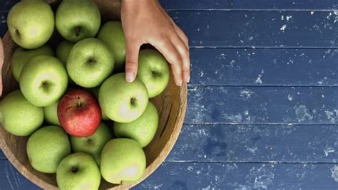 Kalau seseorang yang sukakan rasa masam pasti anda akan memilih buah epal hijau ini. 5 Jenis Buah Elok Dimakan Untuk Diet Sihat - Pink Apple ...