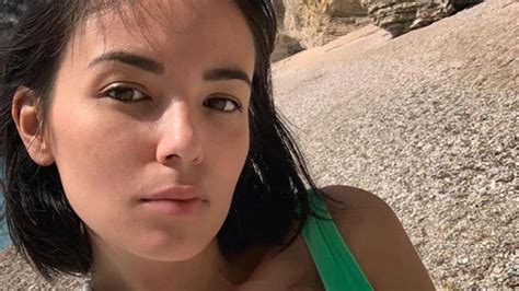 Agathe auproux enflamme ses fans sur instagram ! Agathe Auproux se confie sur l'évolution de son cancer ...