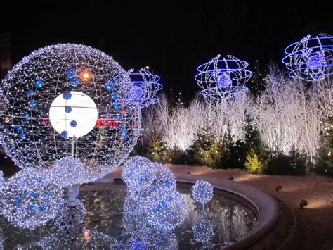 Using outdoor wooden décor is not only a rustic, fun look for the home, but it's also incredibly easy to pull off. 40 Outdoor Christmas Lights Decorating Ideas - All About ...