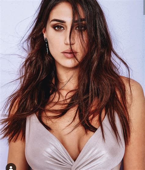 La sorella di belen in versione festaiola sexy! Sanremo 2019: Cecilia Rodriguez su Instagram in abito trasparente | UrbanPost