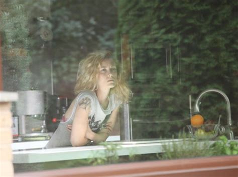 Cafe de flore is a bold and beautiful depiction of love and the profound connections forged between those whose souls align and intertwine. Café de Flore . Evelyne Brochu (With images) | Evelyne ...