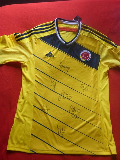 La selección colombia estaba lista para iniciar su camino en la eliminatoria sudamericana en el mes de marzo y la copa américa 2020 en junio, sin embargo, la conmebol decidió aplazar ambas. Camiseta Selección Colombia Mundial 2014 Autografiada ...