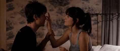 She has a really nice looking tight ass, i would have done more than just touch it with my hand! 500 Days of Summer Filmine Farklı Bir Açıdan Bakmanızı ...