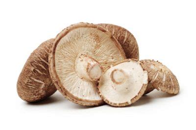 Niecodzienne polaczenie grzybów shiitake smazonych z czerwonymi pomaranczami i serwowanych na szpinaku i imbirowym ryzu. Grzyby shiitake 250g - Warzywa i owoce Czech&Czech