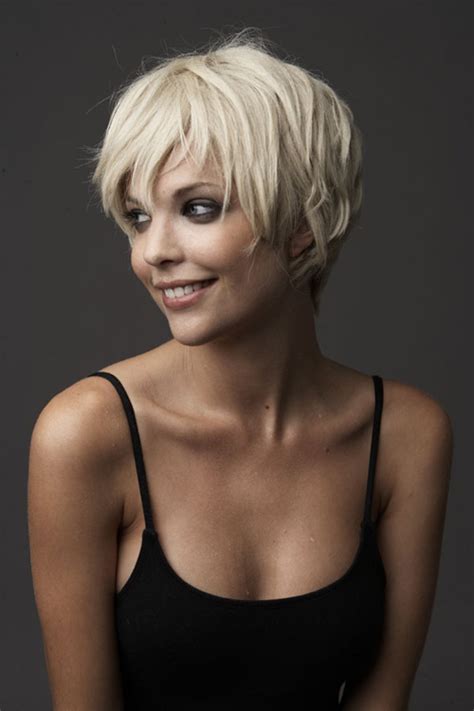 Petite bobs, effortless pixies, and more short hairstyles for all hair types that ooze french girl hair vibes. Very short blonde pixie hairstyle - Women Hairstyles