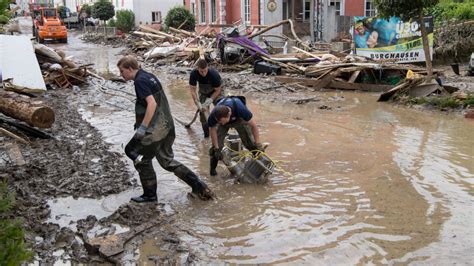 Am inn sei nun größtenteils eine rückläufige wasserführung zu verzeichnen, teilte das land in einer aussendung mit. Sechs Tote bei Hochwasser-Katastrophe in Simbach - wetter.de