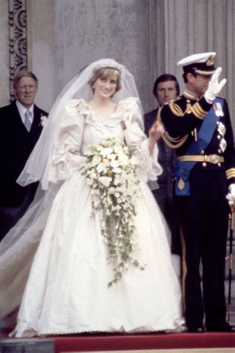 It's been 39 years since lady diana spencer walked down the aisle to wed prince charles, becoming the. 50 vestidos icónicos | Vestidos de boda real, Boda de la ...