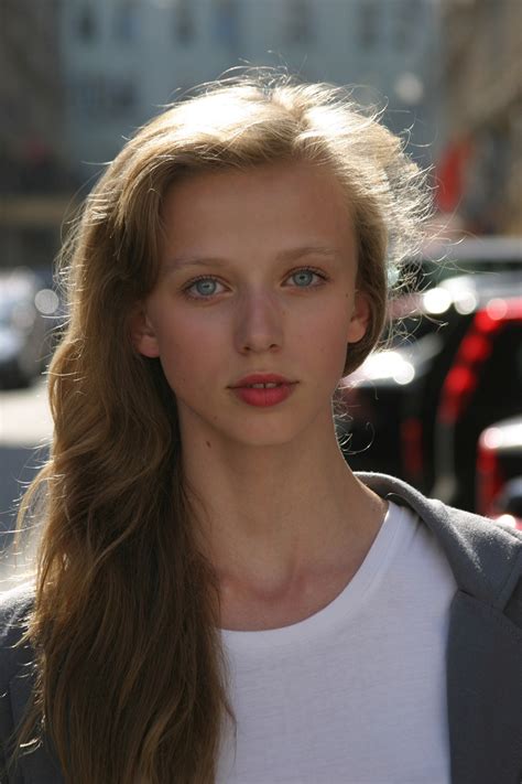 Mas información de la modelo en su cuenta de oficial de instagram: russian preteen nn models