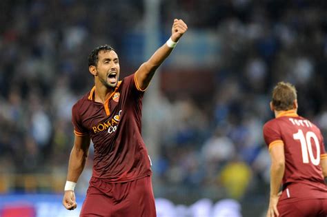 El marroquí cuenta con una dilatada carrera profesional, pues ha militado en equipos punteros como la juventus, la roma o el bayern de múnich. Benatia mette fretta alla Roma