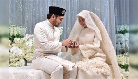 Baju nikah veil nikah neelofa. 29 Gambar Majlis Pernikahan Izara Aishah Dan Adib Khalid.