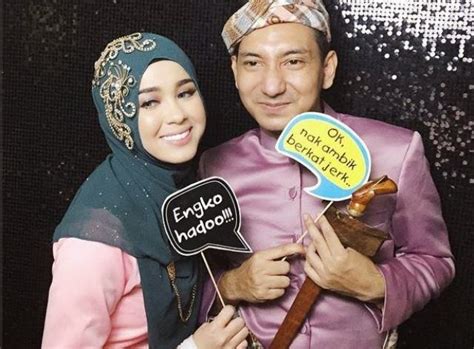 Jangan lupa like share dan subscribe untuk lebih. Foto Sweet Zizan dan Emma Maembong - Koleksi Gambar Artis ...