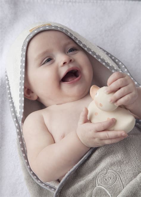 The bamboo quality makes its. The Original Cuddledry Handsfree Baby Bath Towel ...