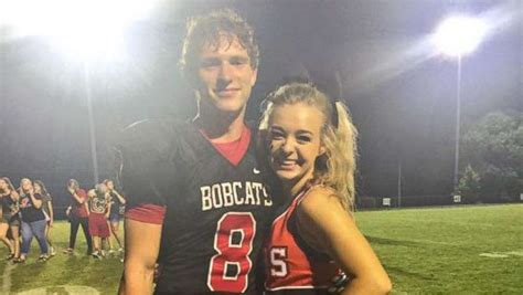 Girlfriend shows off awesome side boob. How a college football player's friends helped police ...