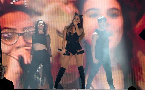 Piosenkarka wystąpiła na stadionie allianz parque w são paulo przed 30 tysięczną publicznością. Ariana Grande faz show em SP; FOTOS - fotos em Música em ...