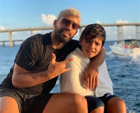In 1984, maradona played a fundraising match in one of the poorest suburbs of naples to aid a sick child in need of an expensive operation. Adrián Pallares cuestionó la actitud del Kun Agüero con su ...