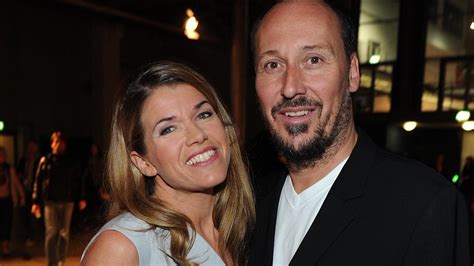 Dezember 1965 in montreal, kanada) ist eine deutsche komikerin, schauspielerin, entertainerin, sängerin, synchronsprecherin und fernsehmoderatorin. Anke Engelke: Ex-Mann Claus Fischer soll wieder Vater ...