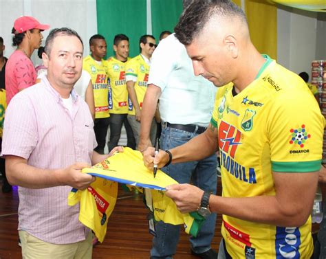 Atletico huila v tigres fc. Comfamiliar oficializó tienda deportiva del Atlético Huila ...