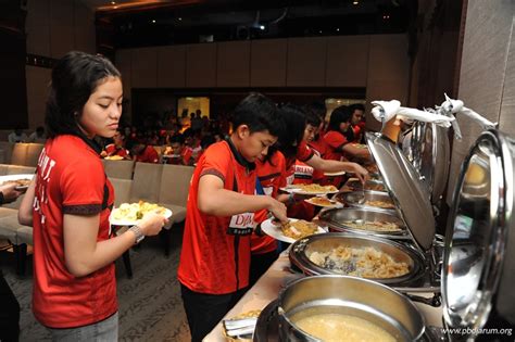 Nah, dengan pemilihan menu makanan yang tepat seperti di atas maka aktivitas dan performa atlet akan. Menu Makan Atlet Satlak Prima - volleyball info