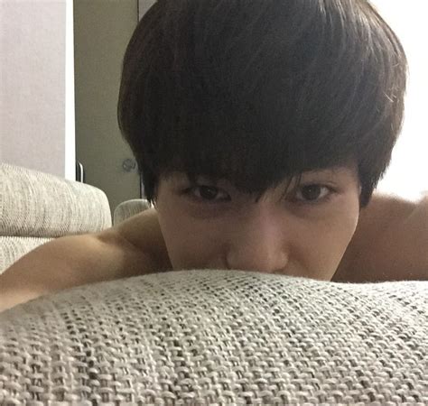 #잘자요 #i get to see my best friend in the whole wide world tomorrow!!!!! 이종현 성시경 따라하기? "잘자요~" - 연예 > 기사 - 더팩트