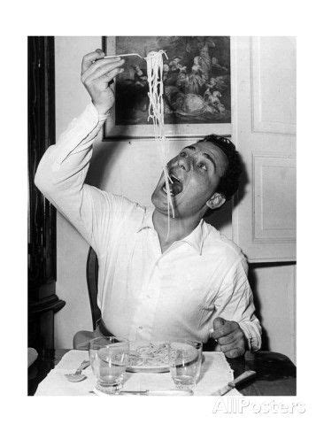 Sito ufficiale di alberto sordi con il suo fans club, la community, la biografia, tutta la filmografia ll 23 febbraio del 2003 all'età di 83 anni, muore alberto sordi, uno dei più grandi attori del cinema. Alberto Sordi Eating Spaghetti Photographic Print at ...