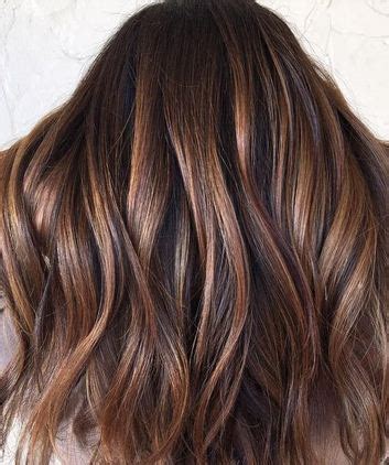 Jadi, warna rose gold pun tak mengherankan apabila diaplikasikan menjadi warna rambut. Tren Warna Cat Rambut