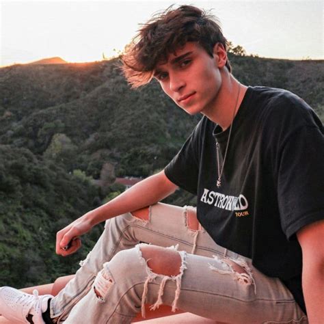 Joshua kenneth richards (born january 31, 2002) is a canadian social media influencer, musician, actor, host, and entrepreneur. Josh Richards (TikTok Star) Wiki, Age, Girlfriend, Net ...