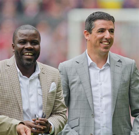 His wife is in hospital to deliver. Sammy Kuffour: Bayerns Weltpokal-Held macht jetzt in ...