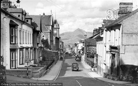 Photobank (plural photobanks) a collection of photographs that can be licensed for use elsewhere. Photo of Porthmadog, Bank Place c.1955 - Francis Frith