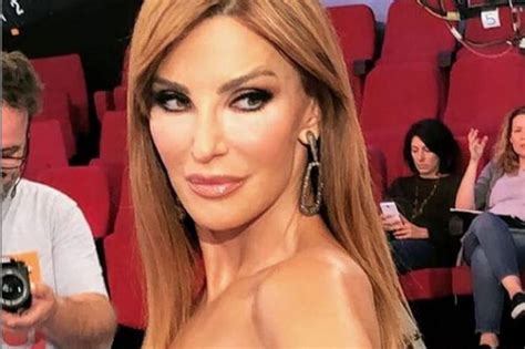 Αρχική > famous parents > βίκυ χατζηβασιλείου: Τελεσίγραφο οργής από τη Βίκυ Χατζηβασιλείου: "Ανέχτηκα ...