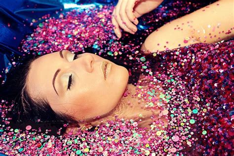 8 creative indoor photoshoot ideas. Make a wish - bathtub photoshoot | Glitter photography ...