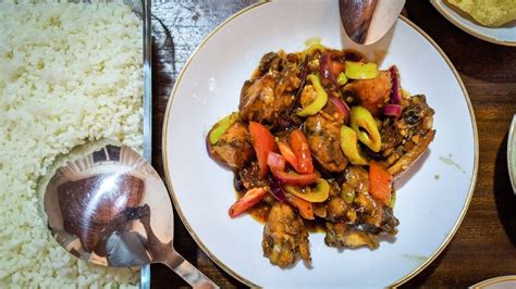 It's spicy, sweet, and tangy and super delicious. Chicken Devel (Sri Lankan Devilled Chicken) | Authentic ...