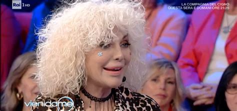 Donatella rettore (castelfranco veneto, italy, 8th july 1955) is an italian singer and songwriter. Donatella Rettore/ La cantante in carrozzina dopo l ...