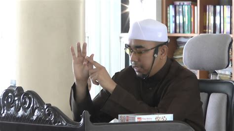 Yuk simak tata caranya disini. Cara Solat Ketika Sakit - Ustaz Nazeri Bin Mustapha - YouTube