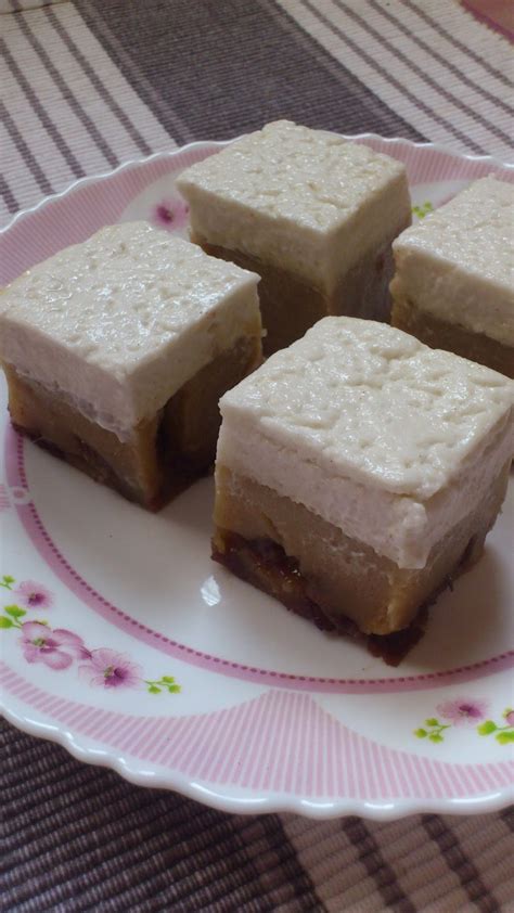 Tapioka), 5 sdm gula pasir, 1/2 sdt pasta pandan, 1/4 sdt garàm, 260 ml santan kekentalan sedang, 3 sdm tepung beras, 3 sdm tepung sagu (me: DuNia CiNTa KaMi♥♥♥: KUIH TALAM KURMA