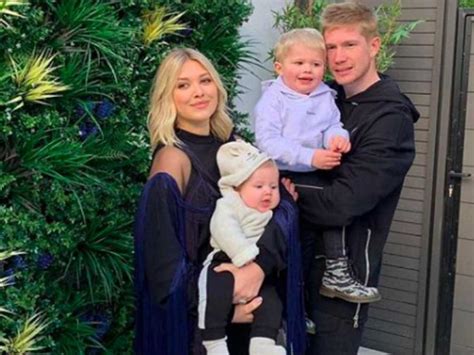 As his parents were involved in the oil he came into a relationship with michele lacroix in 2014 and the couple gave birth to a son, mason milian de bruyne on 10 march 2016. Voetballer Kevin De Bruyne heeft geweldige verrassing voor ...