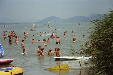 Magyarország mɒɟɒrorsaːɡ) är en republik i centraleuropa. Balatonsjön, Ungern | Resor