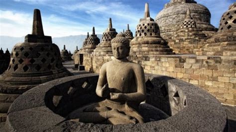 The borobudur temple itself had three levels Tempat-Tempat Wisata Indonesia yang Eksotis - Masandy.com