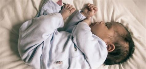 درجة تبخر المياة هي أي درجة حرارة فوق الصفر لأننا عندما نقوم بغسيل الأكواب توجد بعض قطرات المياة عليها و بعد فترة نكتشف أن قطرات المياة إختفت اين ذهبت الإجابة تبخرت في درجة حرارة الغرفة. كم درجة حرارة الطفل الطبيعية - إستشاري