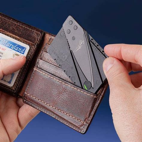 2 percent cash back on any transaction made with apple pay and 3 percent back on apple products and services, including purchases made within the app store. Cardsharp 2 Credit Card Knife | Fancy.com