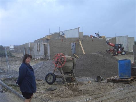 In diesem album können alle aufregenden schritte festgehalten werden: Birgit bei der Garage (FOTO) - Album : Unser Haus / Bau