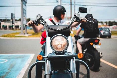 If the flashing has no pattern, the motorcycle likely has an electrical issue. Why Do Motorcycle Lights Flash And Flicker? | Motorcycle Habit