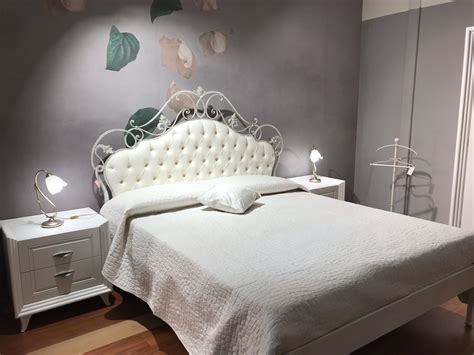 Disponibile nei colori avorio antiquarato, verde '800 decapé letto matrimoniale cupido in ferro battuto sagomato e forgiato dallo stile romantico ed elegante.colore: Letto Matrimoniale In Ferro Battuto Bianco