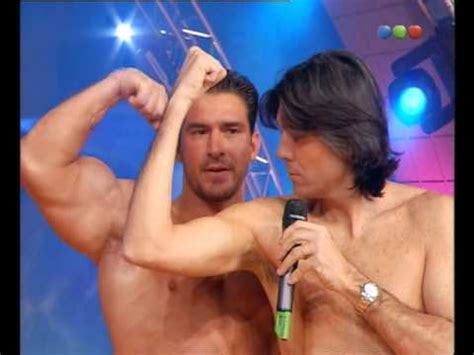 03:22 más contenido exclusivo en www.telefe.com videomatch fue un programa de humor argentino, presentado por marcelo tinelli. Tinelli hace un Striptease y poses de Fisicoculturismo ...