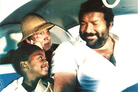 Commissary rizzo is about to meet with a policeman when he is killed. Piedone l'africano | Film | Bud Spencer - Sito web ufficiale