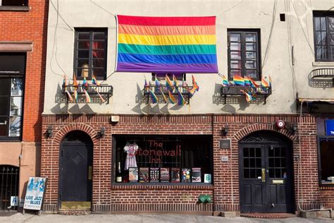 Un día como hoy se celebra el día internacional del orgullo lgtb, que reivindica los derechos de todas las personas, y en el que se conmemoran los disturbios de stonewall en estados. Historia del Día del Orgullo Gay ¿Por qué se celebra el 28 ...